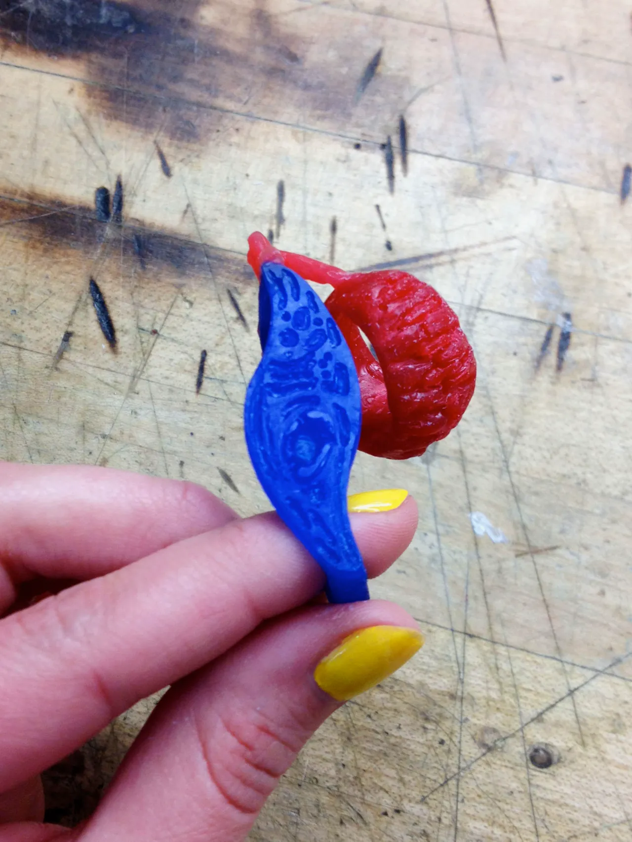 Hand holding the wax to be casted